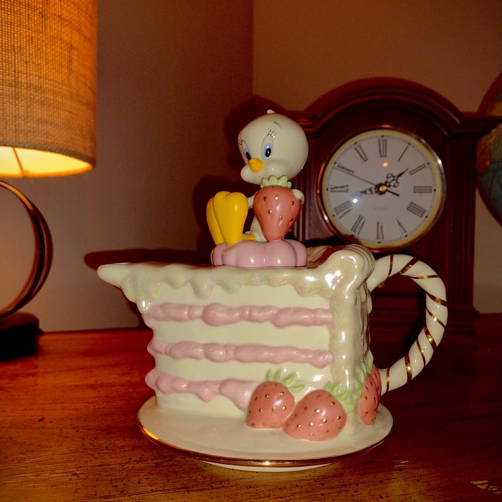 2005 Lenox Tweety Bird Teapot